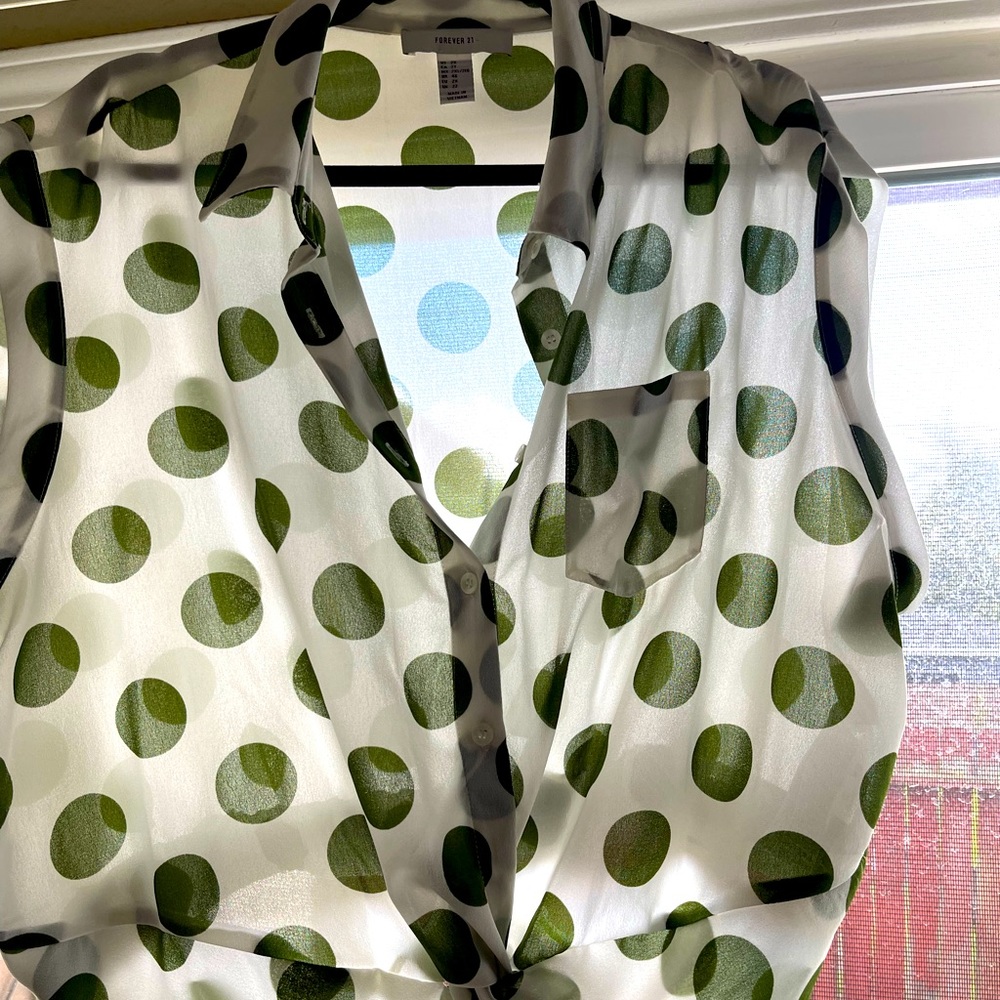 Sheer white crop with green poke dots never worn no tags